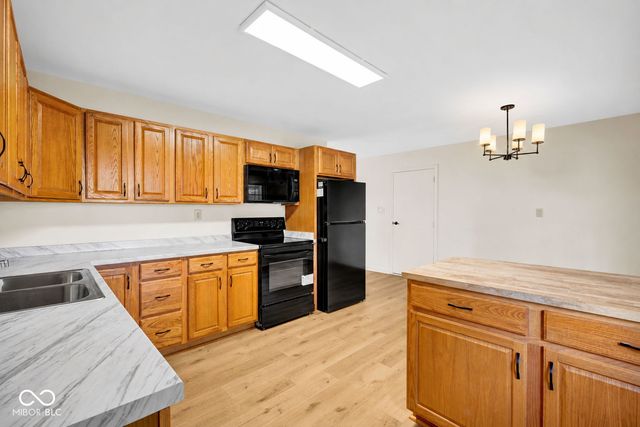 3050 Lucas Way, Columbus, IN 47203
