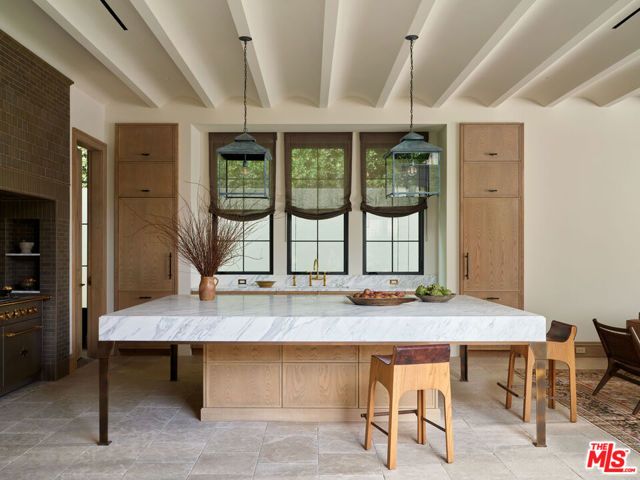 694 N Tigertail Road, Los Angeles, CA 90049