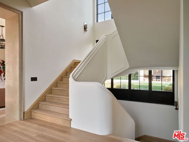 694 N Tigertail Road, Los Angeles, CA 90049