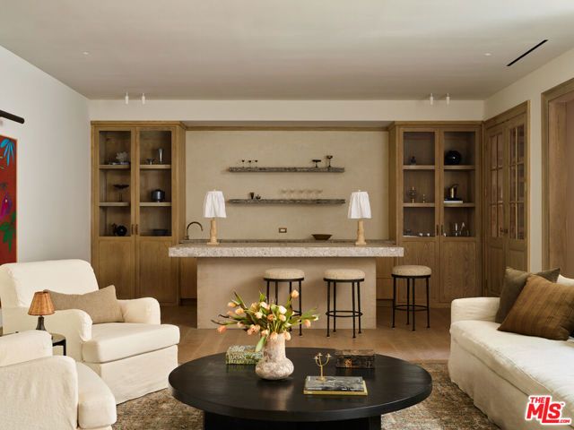 694 N Tigertail Road, Los Angeles, CA 90049