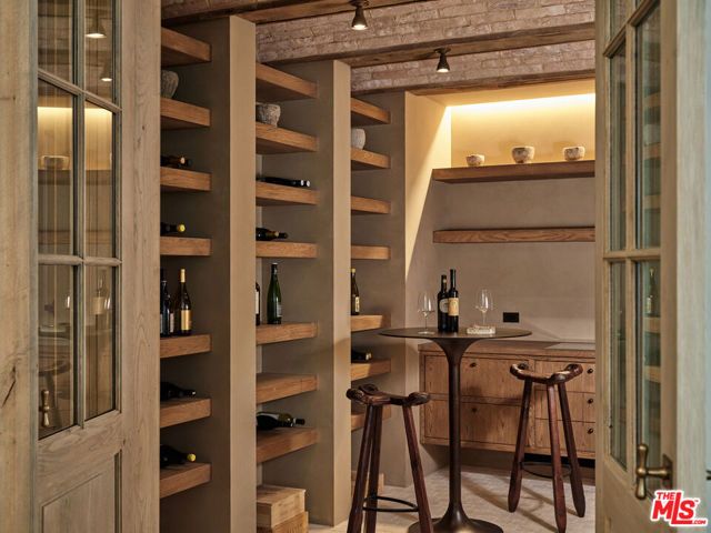 694 N Tigertail Road, Los Angeles, CA 90049