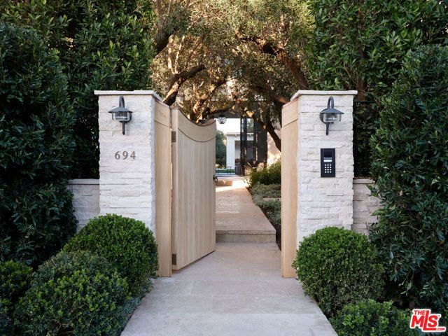 694 N Tigertail Road, Los Angeles, CA 90049