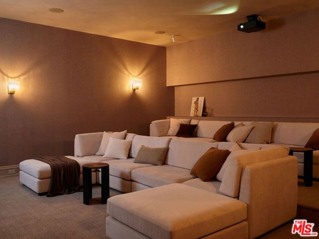 694 N Tigertail Road, Los Angeles, CA 90049