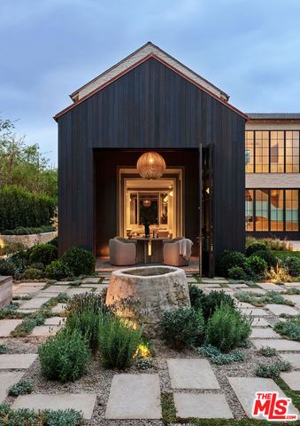 694 N Tigertail Road, Los Angeles, CA 90049