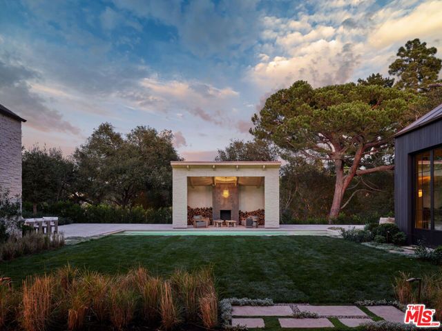 694 N Tigertail Road, Los Angeles, CA 90049