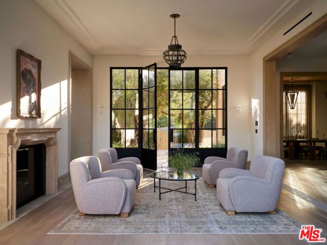 694 N Tigertail Road, Los Angeles, CA 90049