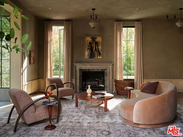 694 N Tigertail Road, Los Angeles, CA 90049