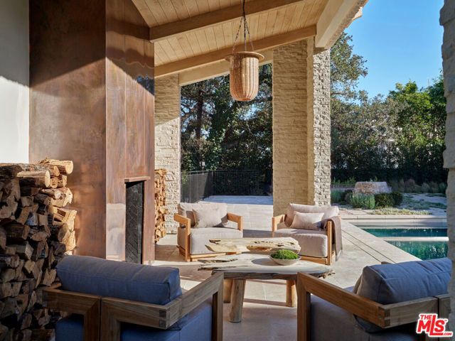 694 N Tigertail Road, Los Angeles, CA 90049