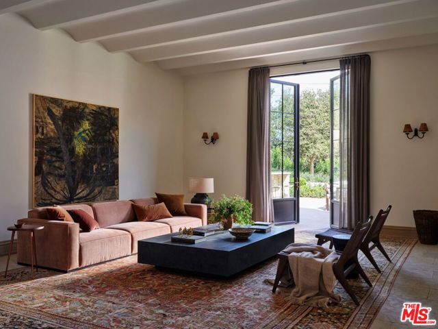 694 N Tigertail Road, Los Angeles, CA 90049