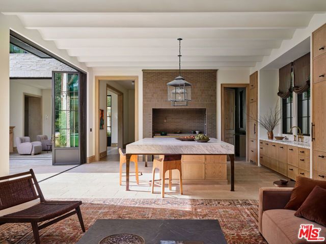 694 N Tigertail Road, Los Angeles, CA 90049