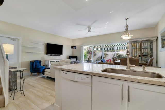 6 Oakleaf Court, Tequesta, FL 33469