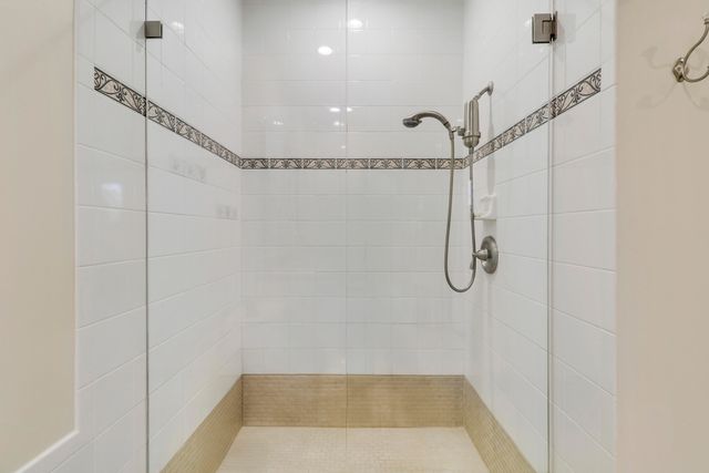 6 Oakleaf Court, Tequesta, FL 33469