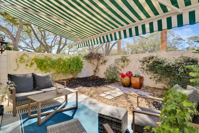 6 Oakleaf Court, Tequesta, FL 33469