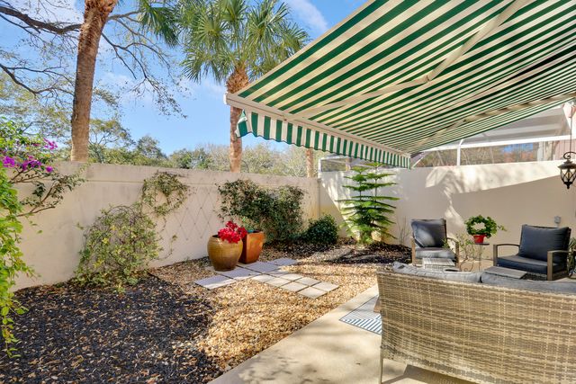 6 Oakleaf Court, Tequesta, FL 33469