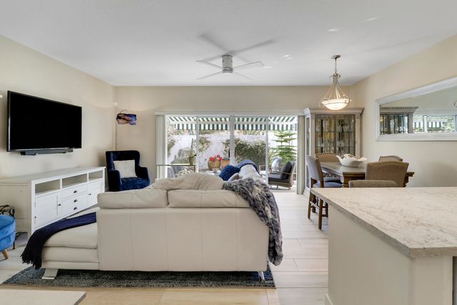 6 Oakleaf Court, Tequesta, FL 33469