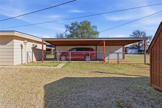 310 N Park Road, Hobart, OK 73651