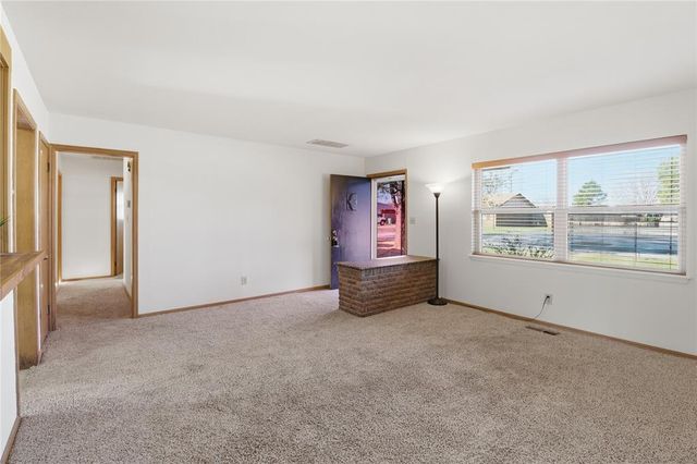 310 N Park Road, Hobart, OK 73651