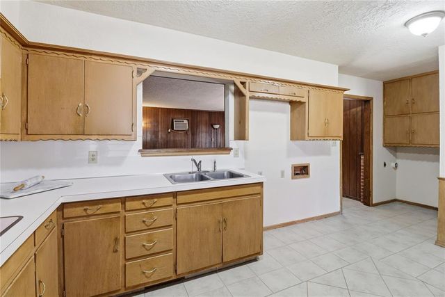 310 N Park Road, Hobart, OK 73651