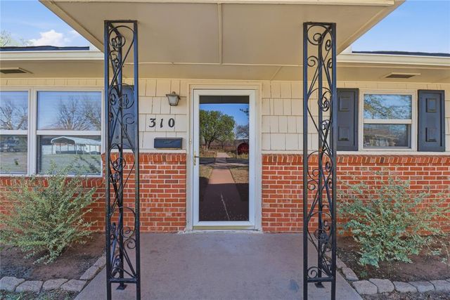 310 N Park Road, Hobart, OK 73651