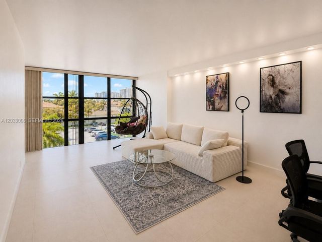 1000 Parkview Drive 415, Hallandale Beach, FL 33009