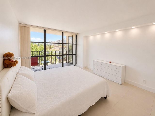 1000 Parkview Drive 415, Hallandale Beach, FL 33009