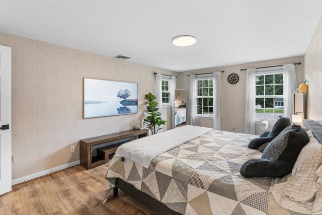 16 Jasmine Rd, Medway, MA 02053