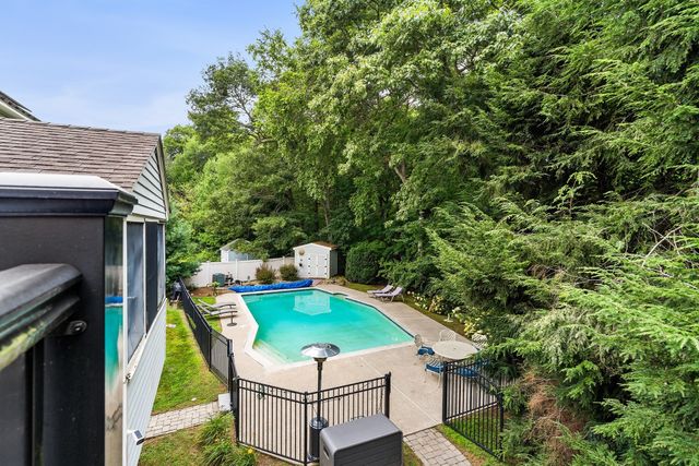 16 Jasmine Rd, Medway, MA 02053
