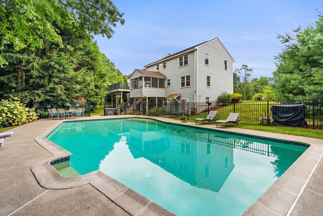 16 Jasmine Rd, Medway, MA 02053