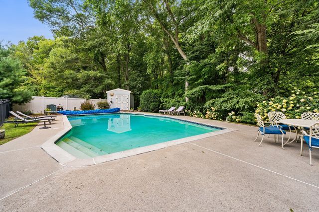 16 Jasmine Rd, Medway, MA 02053