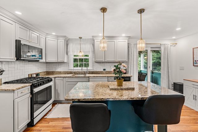 16 Jasmine Rd, Medway, MA 02053