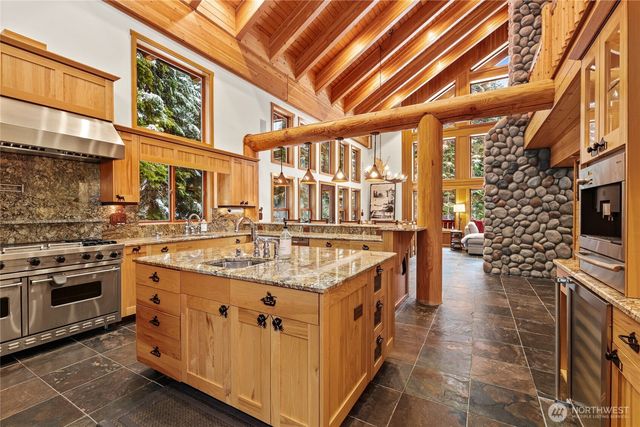 27 Alpental Strasse, Snoqualmie Pass, WA 98068