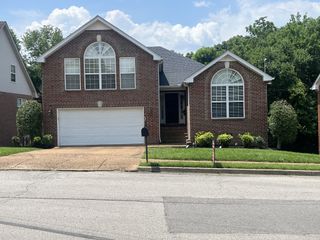 7048 Calderwood Dr, Antioch, TN 37013