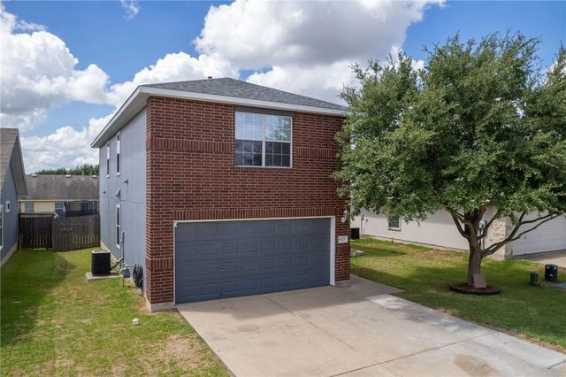 18425 Crestwind LN, Elgin, TX 78621
