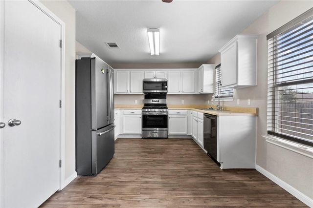 18425 Crestwind LN, Elgin, TX 78621