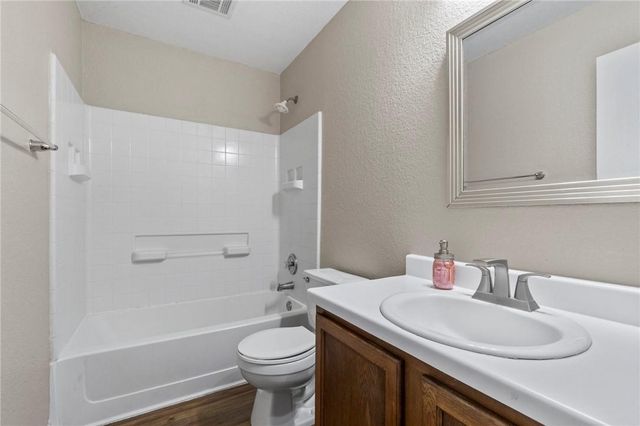 18425 Crestwind LN, Elgin, TX 78621