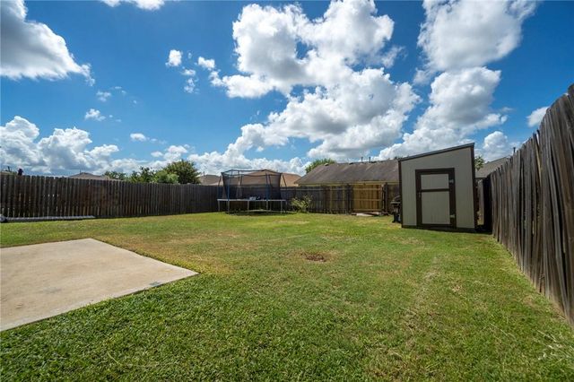 18425 Crestwind LN, Elgin, TX 78621