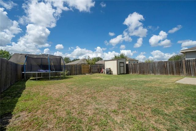 18425 Crestwind LN, Elgin, TX 78621