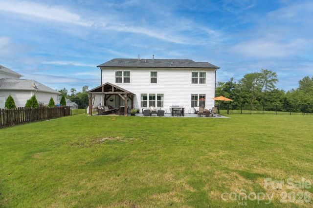 123 Country Lake Drive, Mooresville, NC 28115