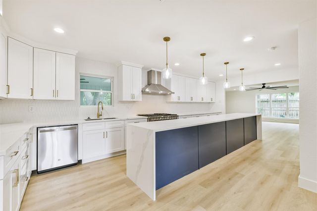 18610 Martinique Drive, Houston, TX 77058