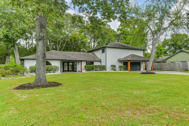 18610 Martinique Drive, Houston, TX 77058