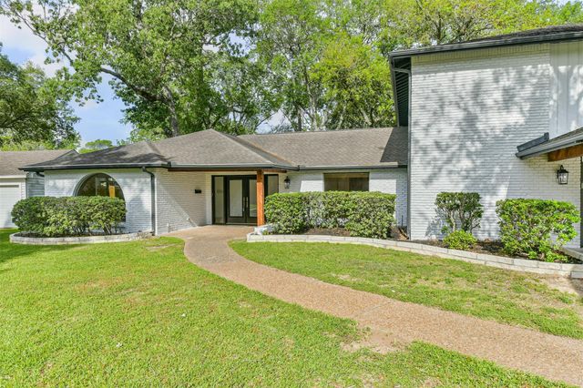 18610 Martinique Drive, Houston, TX 77058