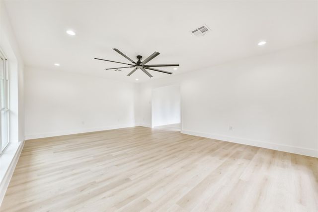 18610 Martinique Drive, Houston, TX 77058