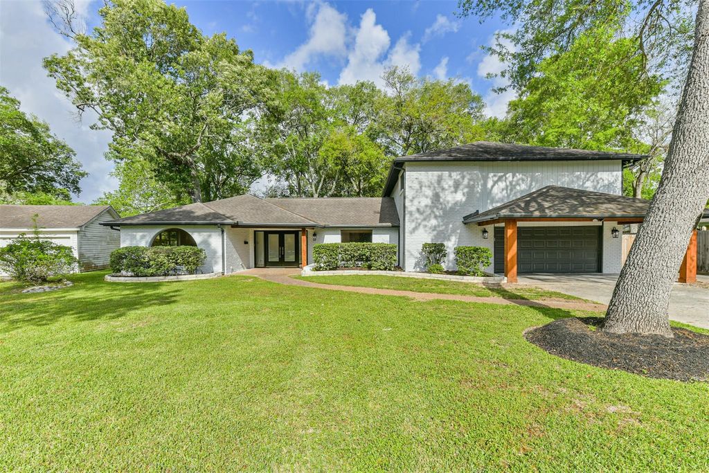 18610 Martinique Drive, Houston, TX 77058