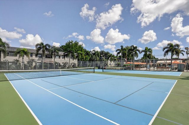 5640 SW 3rd Place 208, Margate, FL 33068