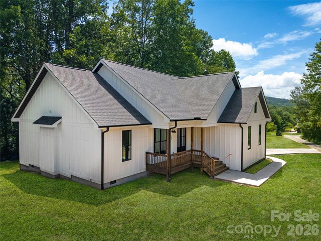146 Cliff Road, Penrose, NC 28766