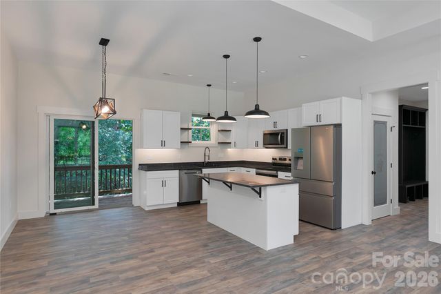 146 Cliff Road, Penrose, NC 28766