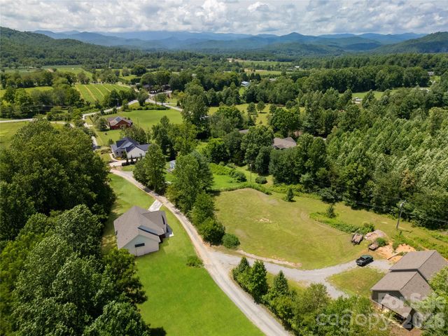 146 Cliff Road, Penrose, NC 28766