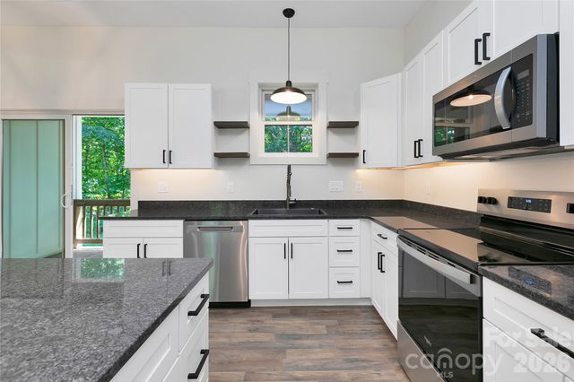 146 Cliff Road, Penrose, NC 28766