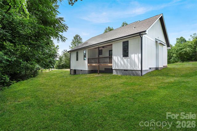 146 Cliff Road, Penrose, NC 28766