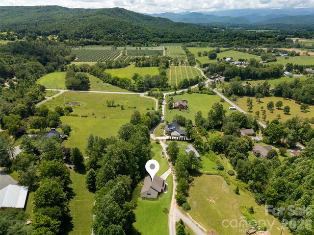 146 Cliff Road, Penrose, NC 28766